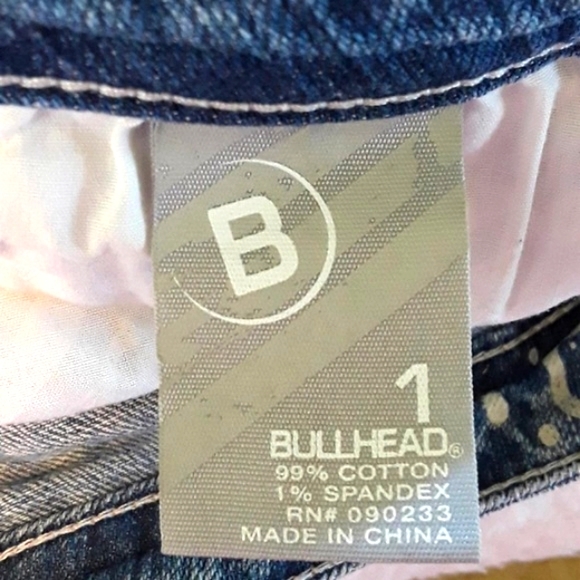 Bullhead Sz 1 Distressed Modest Denim Shorts - Picture 3 of 11